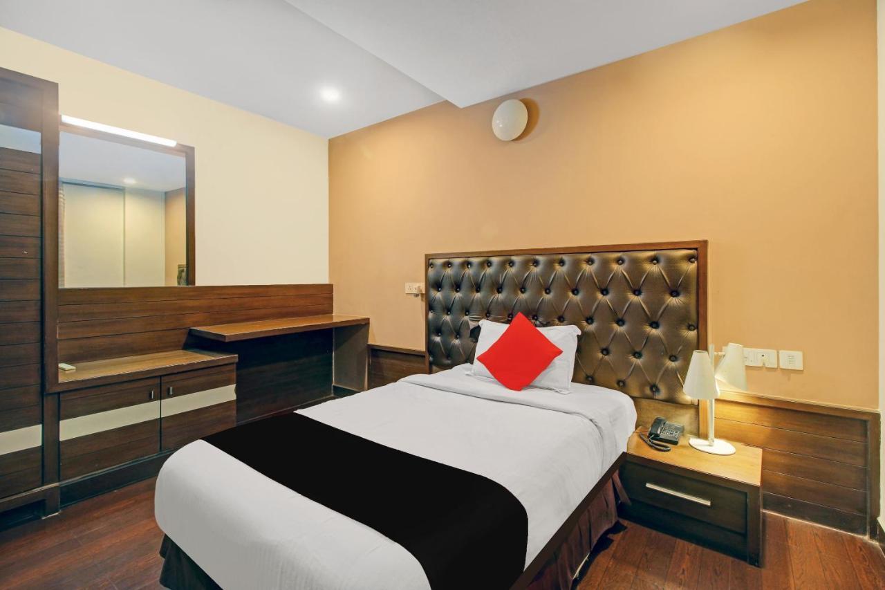 Collection O 82357 Hotel Surabhi Pride Trimulgherry Exterior photo