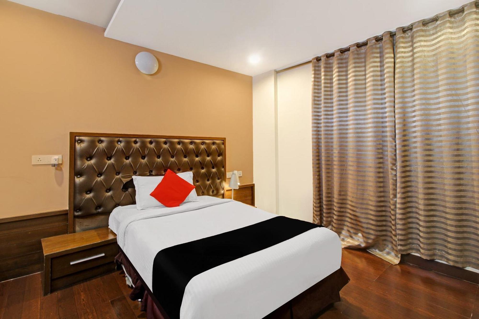 Collection O 82357 Hotel Surabhi Pride Trimulgherry Exterior photo